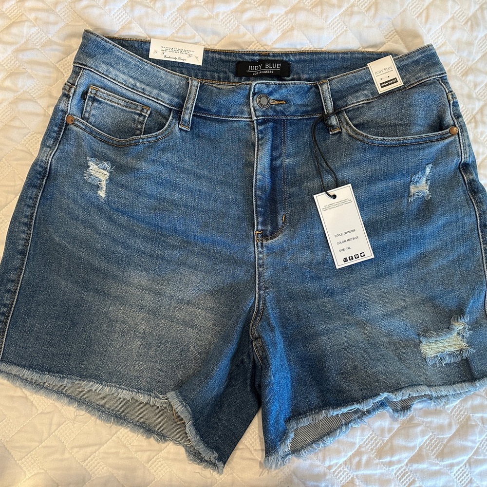 Judy Blue High Rise Distressed Shorts. Size 1X, NWT